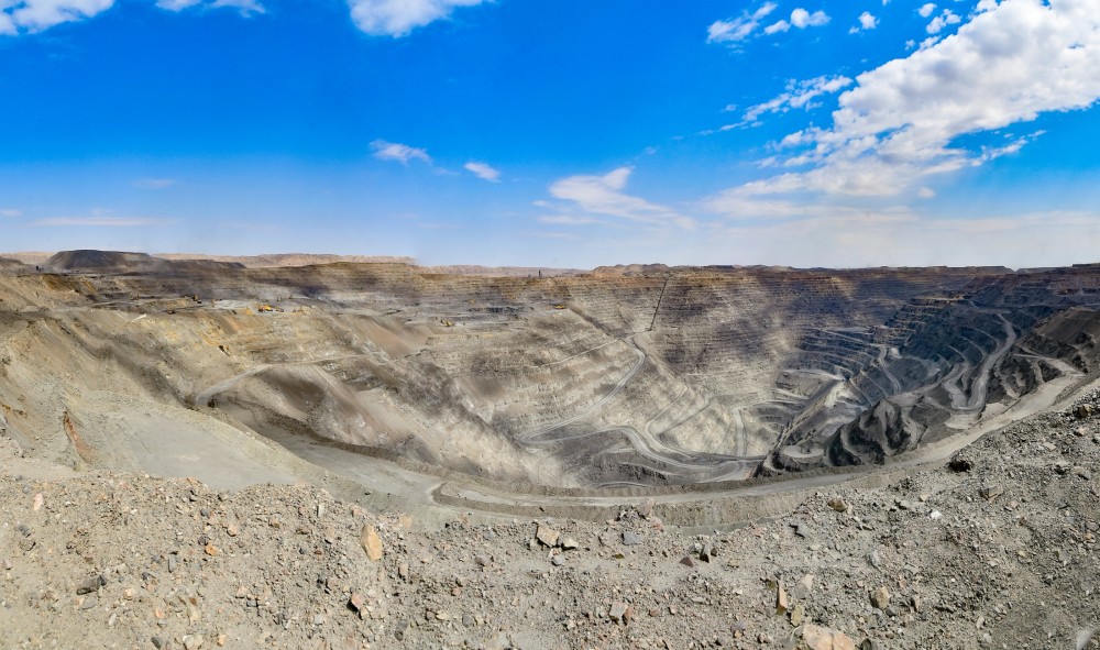 Discovering the World's Largest Gold Mines by Production / EIG International FZ-LLC